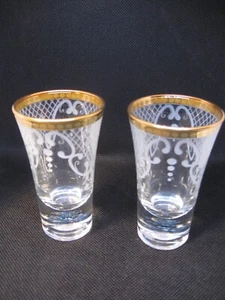 2 Vintage Etched Pattern Gold Patterned Rim - Picture 1 of 4