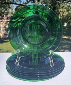 5 schöne Cristal D’Arques Cavalier smaragdgrünes Glas 10” Speiseteller mit Rand - Bild 1 von 7