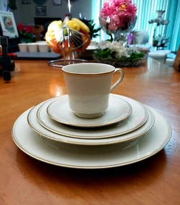 5 teiliges Set Mikasa Elfenbein Porzellan Fassung Gold Verge & Line Trousdale L 2801, schön - Bild 1 von 8