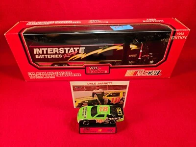 PAQUETE TRANSPORTADOR NASCAR DALE JARRETT CON TARJETA DE JUGADOR Y STOCKCAR A JUEGO Foto 1 de 4