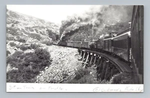 Postal de reproducción de motor de vapor en puente caballete Alaska - Imagen 1 de 2