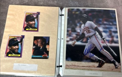 FOTO 8X10 FIRMADA POR MIKE DEVERAUX BALTIMORE ORIOLES Y 3 TARJETAS COLECCIONABLES AUTOGRAFIADAS Foto 1 de 3