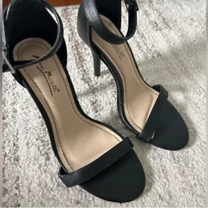 Anne Michelle Simple Black Faux Leather Heels Size 7 - Picture 1 of 2