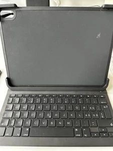 Logitech Slim Folio Pro für iPad Pro 11" (1. 2. 3. 4. Gen), Tastatur-Hülle Swiss - Bild 1 von 3