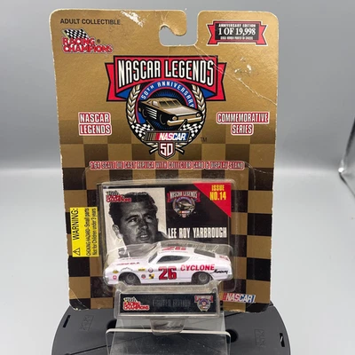 Coche de juguete diecast Lee Roy Yarbrough 1:64 de colección Racing Champions NASCAR Legends #26 Foto 1 de 4