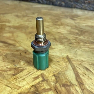 Suzuki GSXR 600 750 Air Temperature Sensor K1 K2 K3 2000 - 2003 - Picture 1 of 9