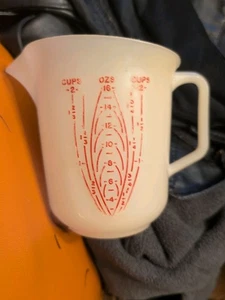 Vintage 1954 Tupperware #134 2-Cup Measuring Pitcher w/ Raised Red Lettering  - Picture 1 of 2
