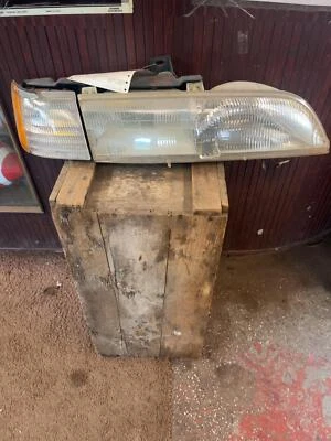 1989-93 Ford Thunderbird conjunto de farol direito fabricante de equipamento original E9SZ13008A - Imagem 1 de 4