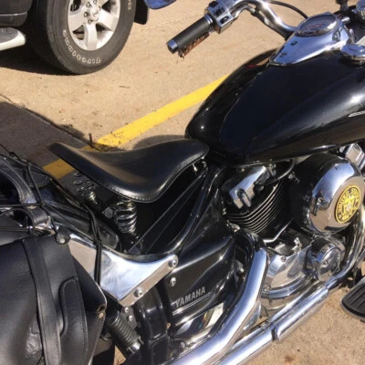 Muelle de asiento negro para motocicleta Suzuki Intruder 700 800 1400 1500 Bobber Foto 1 de 4