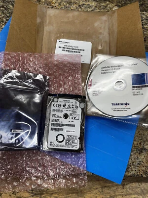 1EE NEW Hitachi 320GB HTS543232A7A384 TEKTRONIX 065-0821-03 aimb-562 CD - Image 1 of 4