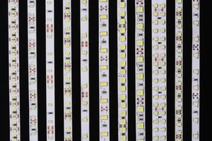KIT STRISCIA STRIP LED BOBINA 5m ADESIVA FLESSIBILE 12V 24V LUCE - Foto 1 di 1
