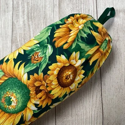 Пластиковый кухонный диспенсер для продуктовых пакетов с подсолнухами ручной работы - Изображение 1 из 4