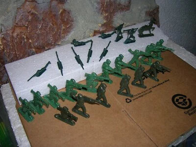 VINTAGE BONNIE BILT REMCO PAL SEMI FLAT  TOY SOLDIERS LOT 1950'S 60'S - Image 1 of 4