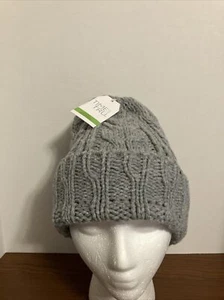 Time and Tru Women’s Cable Knit Beanie NWT - Picture 1 of 10
