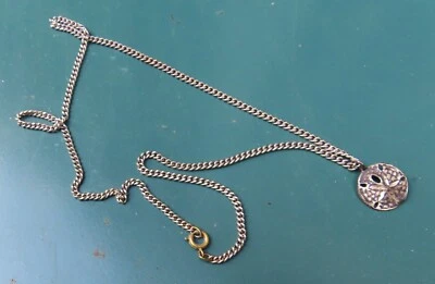 Collar colgante tema playa dólar de arena con cadena de eslabones de plata de 21" Foto 1 de 2