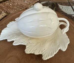 WEDGWOOD ETRURIA CREAMWARE TUREEN MELON Covered Soup Dish, Made In England - Picture 1 of 16