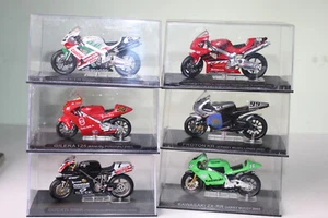 SIETE MOTOS DE CARRERAS ALTAYA 1:24 - HONDA, PROTON, ETC - FUNDAS AGRIETADAS - Imagen 1 de 7