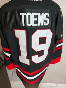 NHL Reebok/CCM Jonathan Toews #19 Captain Chicago Blackhawks Jersey Mens 50 - Picture 1 of 3