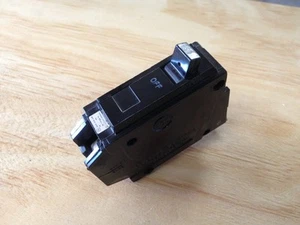 SET BESTEHEND AUS 3 - GE General Electric 50 Ampere, 1-poliger Leitungsschutzschalter - THQB1150 - Bild 1 von 1