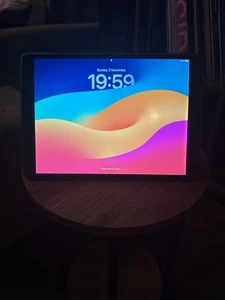 iPad Pro 10.5” 2017 2nd Gen 256gb Space Grey - Picture 1 of 2