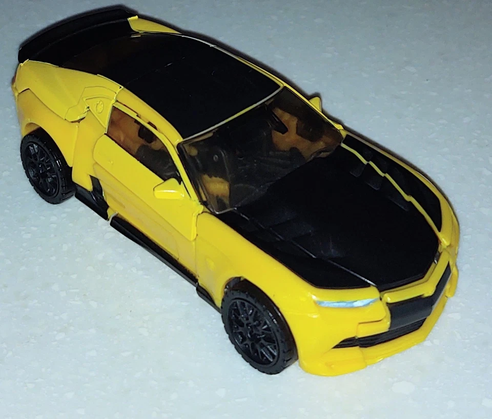 Transformers The Last Knight Bumblebee Deluxe Tlk Movie Figure *No Discs* - Image 1 of 4