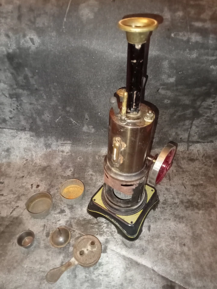 Jouet ancien MACHINE A VAPEUR BING avec brûleur, entonnoir & divers - Photo 1/4
