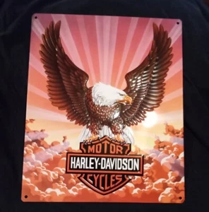 Letrero de metal Harley Davidson estilo vintage troquelado águila en las nubes escudo - Imagen 1 de 3