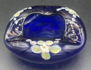 Piatto cobalto ceco in cristallo di Boemia anni 60 dipinto a mano 5 pollici vintage - Foto 1 di 5