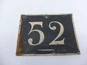 Hausnummer 52 schwarz Blech Blechschild Antik Frankreich französisch Weltkrieg - Picture 1 of 3