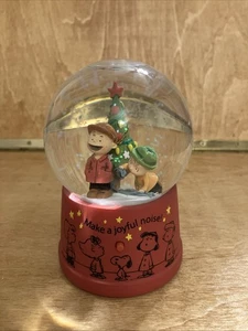 Hallmark Peanuts Charlie Brown Christmas Snow Globe 5 pollici - musica non funziona - Foto 1 di 9