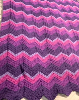 "Afgano púrpura ganchillo en zigzag 47"" X 37""" Foto 1 de 4