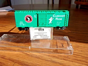 Micro-trains a 20680 N-scale Great Northern Boxcar #39992 - Picture 1 of 2
