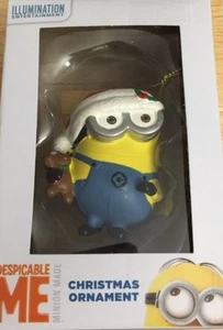 Adorno de árbol de Navidad Despicable Me Minion sosteniendo un oso de peluche - Imagen 1 de 4