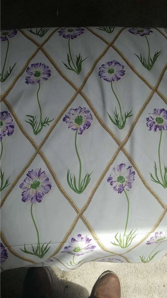 Tela sarah flor lilice suburbana por yarda stock 7 Foto 1 de 1