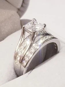 ¡LIQUIDACIÓN! Juego de anillos de compromiso de moissanita Princesa SIM de 2,50 quilates de acero inoxidable - Imagen 1 de 11