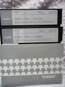Tandy Radio Shack TRSDOS 6 profili 4 più software 2 floppy disk 5,25" NON TESTATO - Foto 1 di 7