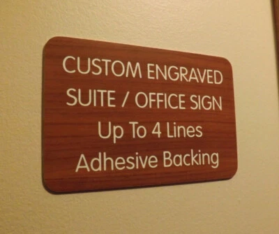 Letrero de suite de oficina 4x6 de grano de madera de cerezo grabado personalizado | Placa de suite de puerta de pared Foto 1 de 4