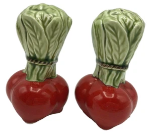 Ceramic Radish Bunch Vegetable Salt & Pepper Shakers 3" Tall Green Red - Bild 1 von 4