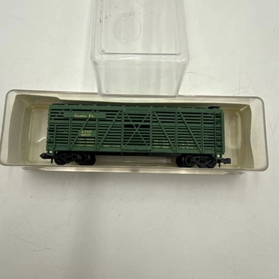 MODEL POWER 3447 N SCALE SANTA FE CATTLE CAR #582039 IN CASE - LN EX++ - Image 1 of 4