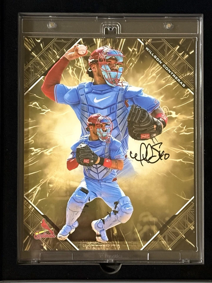 WILLSON CONTRERAS 2025 Fanatics Emanate Under Wraps Oro Automático/50 Cardinals🔥📈 Foto 1 de 2