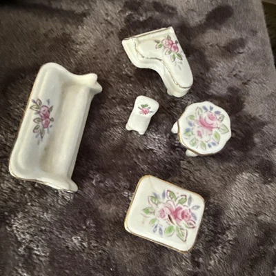 juego de muebles vintage de porcelana en miniatura para casa de muñecas Foto 1 de 2