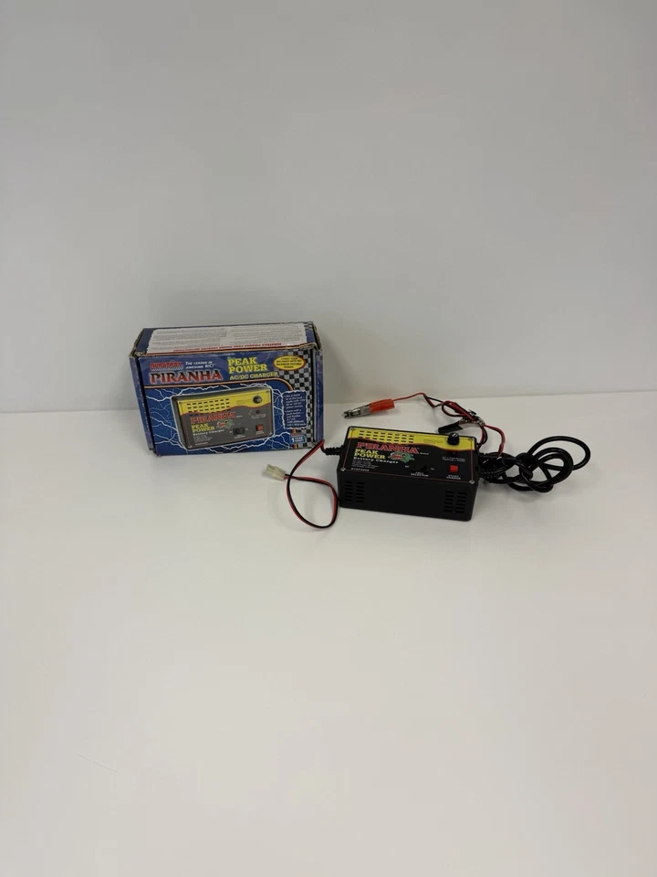 Duratrax Piranha  Digital Peak Battery Charger -NiCd/NiMH Charging Programmable - Image 1 of 4