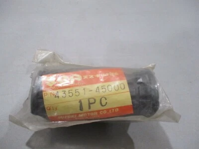 NOS Suzuki OEM Right Front Footrest Rubber 77-78 GS750 GS550 GS400 43551-45000 - Image 1 of 2