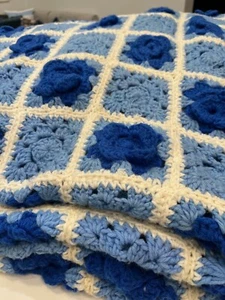 Vintage Blue and White Handmade Flower Afgan Queen sized Blanket 90"x99" - Picture 1 of 8
