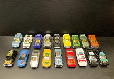 Lote de 18 Coches de Juguete Diecast Hechos en China Corredores de Metal Foto 1 de 4