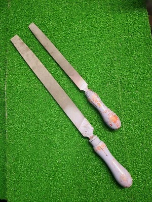 LOT OF 2 VINTAGE DISSTON METAL FILES WITH WOOD HANDLES - Image 1 of 4