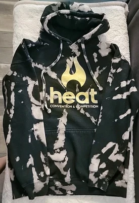 Sudadera con Capucha Heat Dance Competition Convención Tye Dye Letras Doradas Imperio Urbano Grande Foto 1 de 4