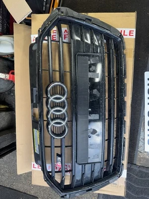 PARRILLA DELANTERA GENUINA AUDI S3 EDICIÓN NEGRA 2016 A 2020 PN:8V3853651AE Foto 1 de 3