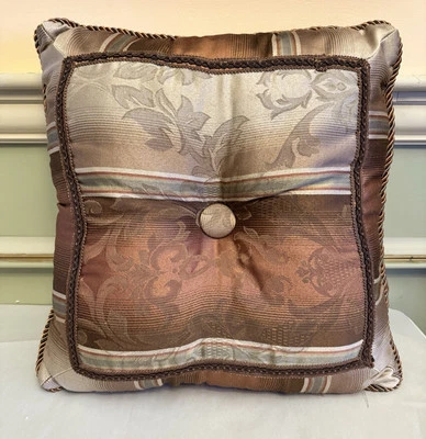 "Almohada cosida con cordón de mechón marrón bronce de 16"" x 16""" Foto 1 de 4