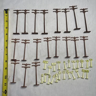 TELEPHONE / UTILITY/ ELECTRIC POLES Scale Lot With Signs - Image 1 of 4